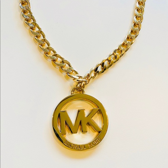 Michael Kors Jewelry - 💋Michael Kors Gold Tone Emblem & Chain Necklace